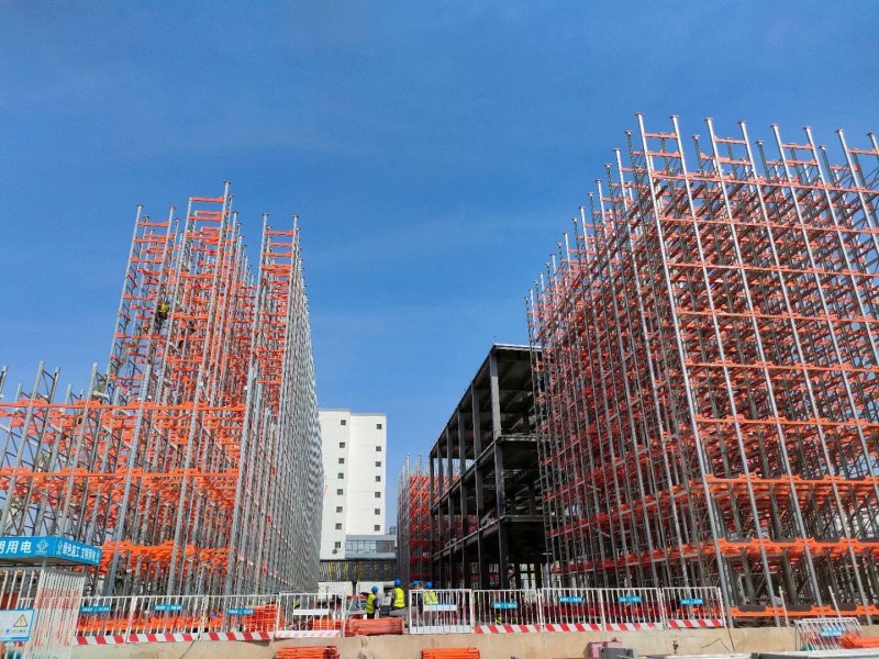 อาคารคลังสินค้าโครงสร้างชั้นวางพร้อมระบบรถชัตเทิล (Shuttle)