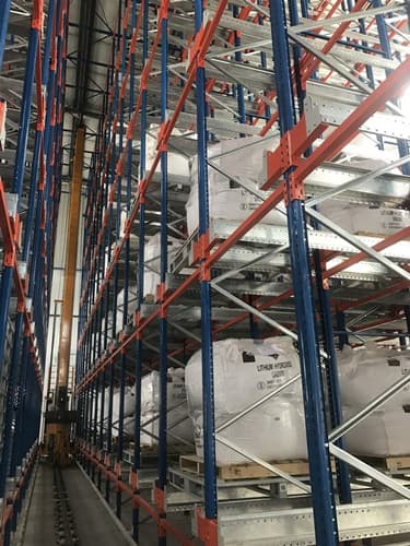เครน stacking และรถ shuttle เครน stacking และรถ shuttle