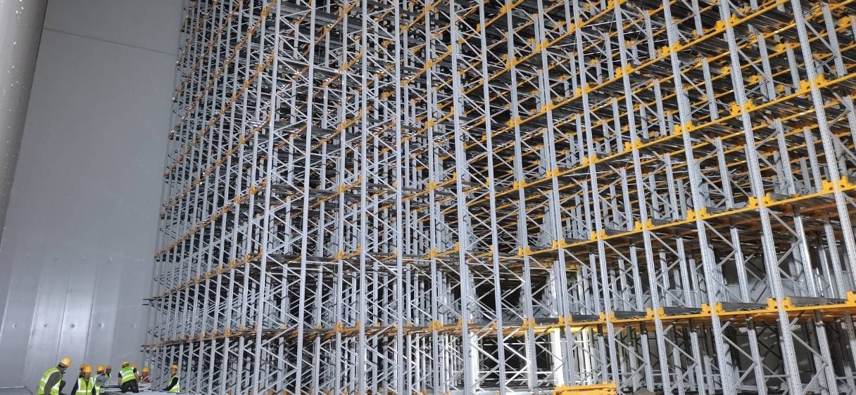ระบบชั้นวางสินค้าแบบโฟร์เวย์ชัตเทิล (Four-Way Shuttle Racking System) คืออะไร